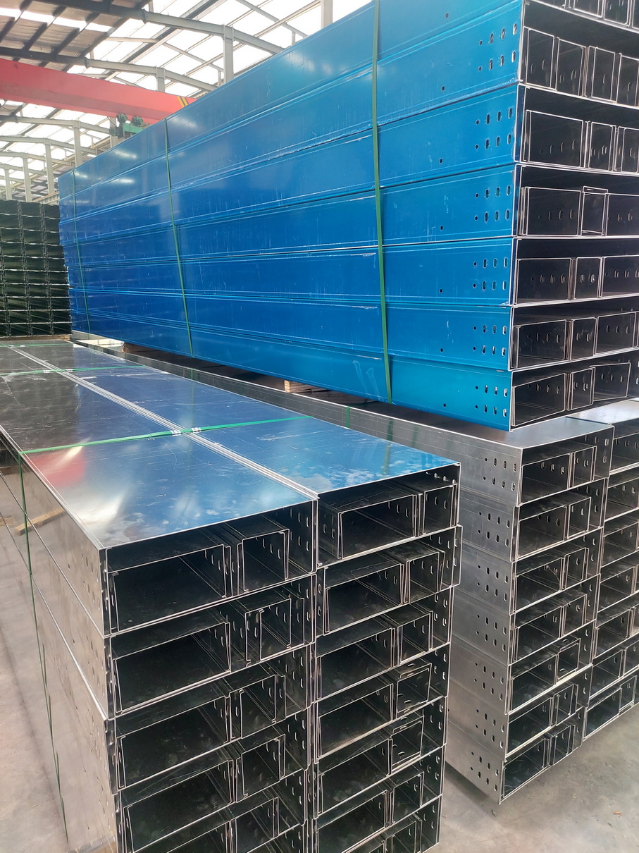 <b>铝合金电缆桥架</b>